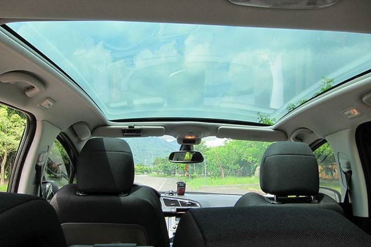 Panoramic sunroof repair near Newark in Delaware